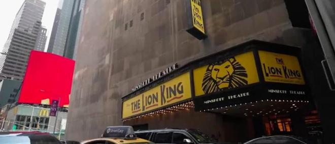 Etats-Unis: Les comédies musicales les plus célèbres jouées à Broadway ont fait leur grand retour hier après 18 mois d'interruption à cause de la pandémie de coronavirus - VIDEO