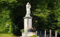 Doubs : Une femme âgée de 28 ans a été retrouvée pendue dans la nuit au monument de la vierge dans le village d’Etouvans
