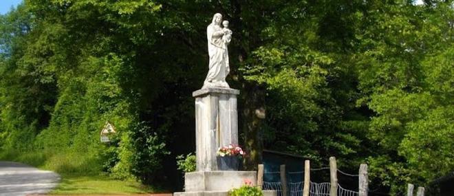 Doubs : Une femme âgée de 28 ans a été retrouvée pendue dans la nuit au monument de la vierge dans le village d’Etouvans