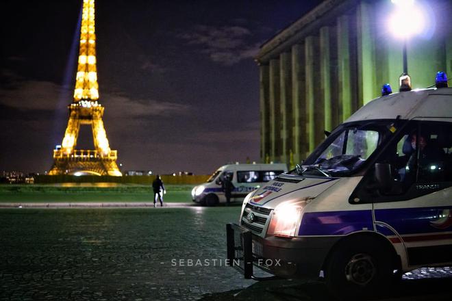 Champs-Elysées : Un individu tire à la carabine à plomb sur des passants. Les policiers l’interpellent.