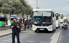 Crise du crack à Paris : la police évacue les toxicomanes près des jardins d'Eole (VIDEO)