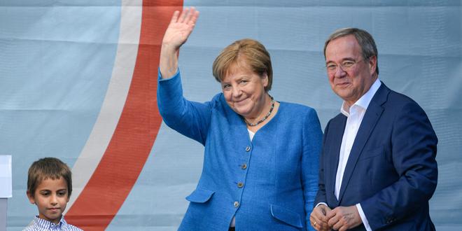 Angela Merkel appelle dans son dernier meeting à voter Laschet pour "l'avenir" de l'Allemagne