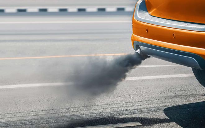 Transition écologique : pourquoi il ne faut pas mettre tout de suite votre voiture à essence à la casse