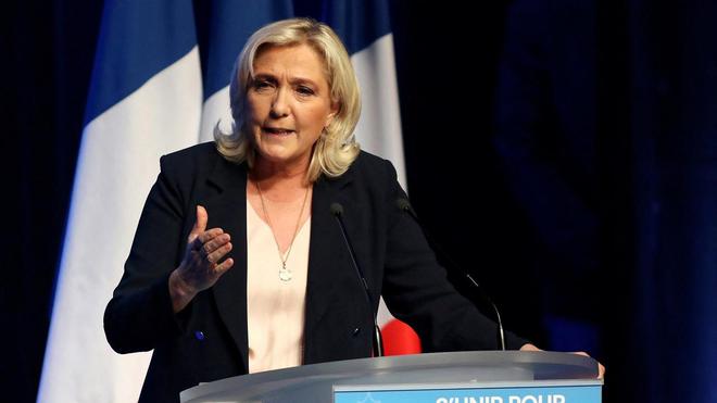 Immigration : ce que Marine Le Pen propose d'inscrire dans la Constitution via référendum