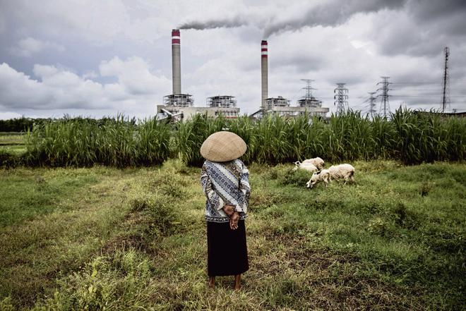 Les paysans vietnamiens sur du charbon ardent