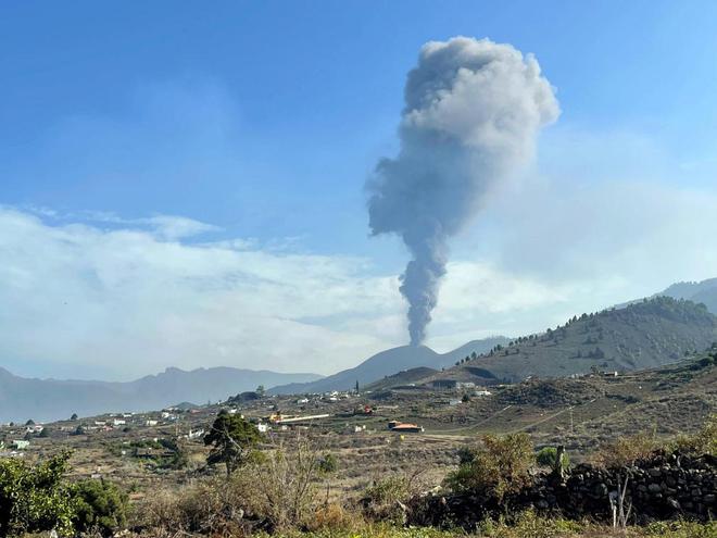 Espagne: la lave du volcan en éruption aux Canaries a atteint l’océan