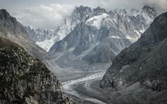Mont-Blanc : victime du réchauffement climatique, la Mer de Glace est à l’agonie