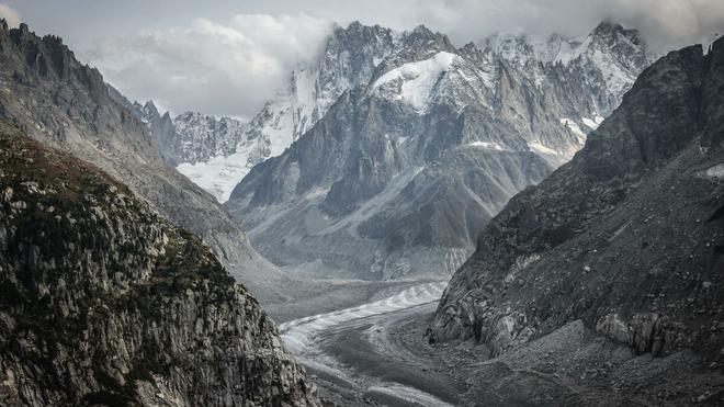 Mont-Blanc : victime du réchauffement climatique, la Mer de Glace est à l’agonie