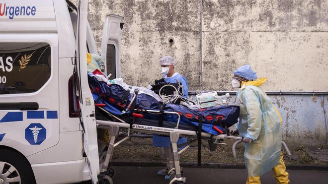 Covid-19 : le nombre de décès en hausse de 3% en France, jusqu'à 78% en Guadeloupe