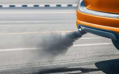 Transition écologique : pourquoi il ne vaut mieux pas mettre votre voiture à essence à la casse tout de suite ?