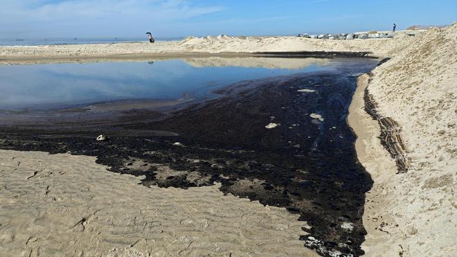 États-Unis : les côtes de la Californie touchées par une marée noire