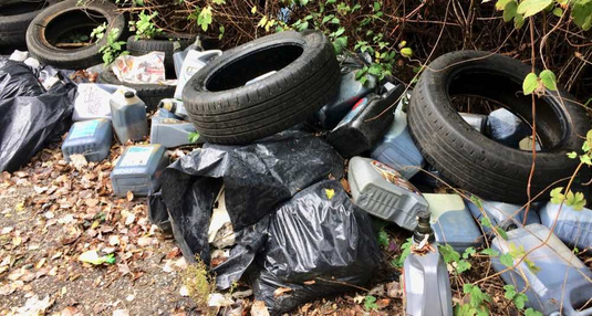 Une campagne pour inciter les habitants de la métropole grenobloise à signaler les dépôts sauvages de déchets