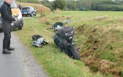Un motard perd le contrôle de son deux-roues et termine sa course dans le bas-côté à Béthancourt-en-Vaux