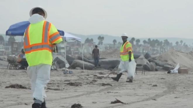 Californie: au sud de Los Angeles, des plages touchées par une marée noire