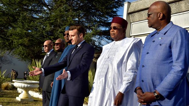 Emmanuel Macron demande "que l'Etat revienne" au Mali