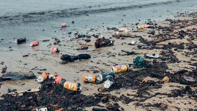 Marseille : une «marée noire» de déchets après les pluies torrentielles