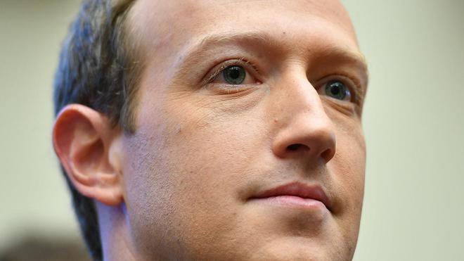 "Ce n'est pas vrai" : Mark Zuckerberg répond aux accusations de Frances Haugen sur Facebook