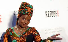 Angélique Kidjo, Davido et d'autres célébrités du continent plaident pour des dons de vaccins