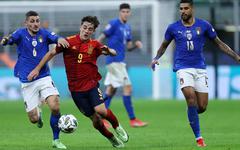 Italie-Espagne: la Roja fait tomber les champions d'Europe et leur record