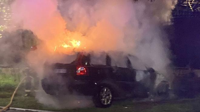 Yvelines : les voitures des policiers incendiées au commissariat de Fontenay