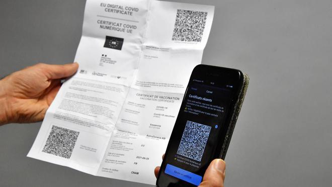 Il utilise le pass sanitaire d’Emmanuel Macron et termine en garde à vue