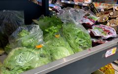 VIDÉO. Suppression des emballages plastiques des fruits et légumes : « il y a beaucoup d’exceptions », regrette France Nature Environnement