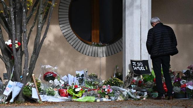 Hommage à Samuel Paty : un an après, la France s'apprête à commémorer l'assassinat du professeur