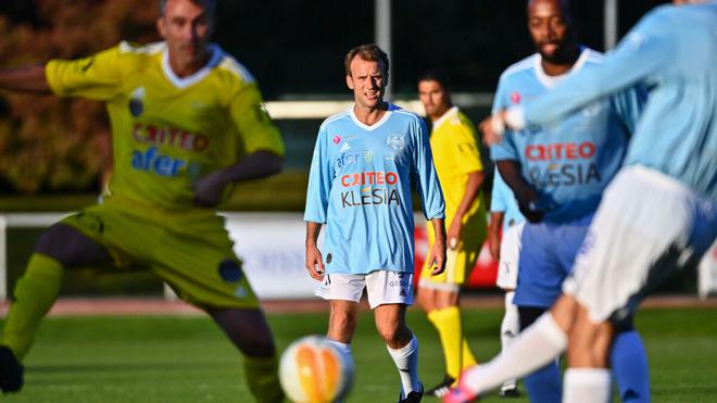«Dans 2 mois, il signe au PSG» : la drôle de performance du footballeur Macron