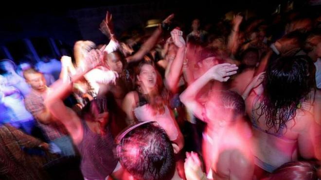 Covid-19 : les deux soirées expérimentales en discothèque se tiendront dimanche à Paris