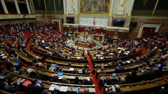 Droit d’amendement des parlementaires : l’opposition agacée par les critiques de Macron