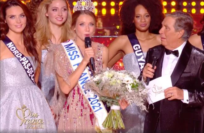 Osez Le Féminisme attaque Miss France en justice, et ce n’est pas le sexisme de l’émission qui est en cause