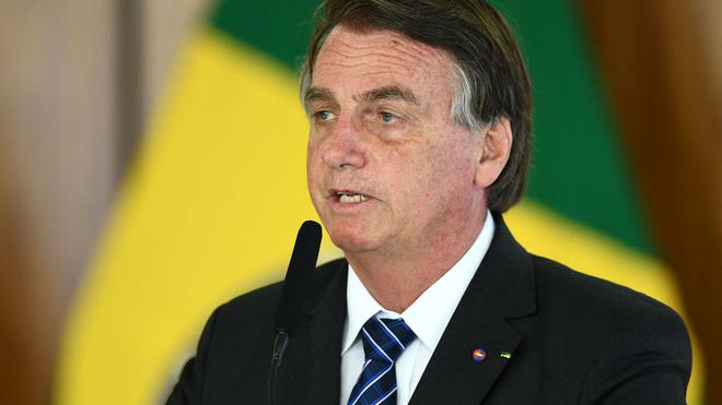 Covid-19 : des sénateurs brésiliens veulent inculper Jair Bolsonaro pour sa mauvaise gestion de la crise