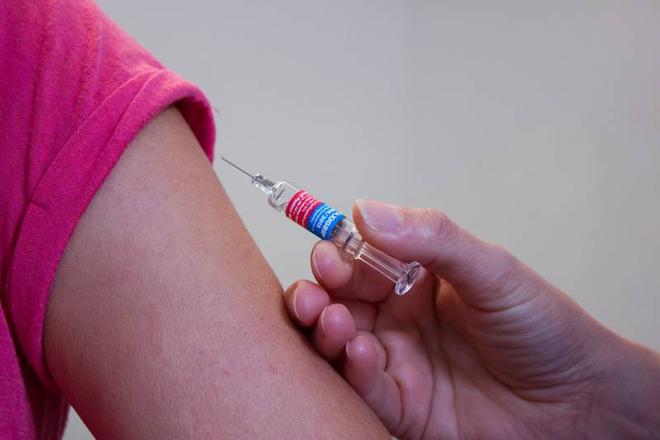 Vaccination Covid-19 : les députés votent la rupture du secret médical dans les écoles