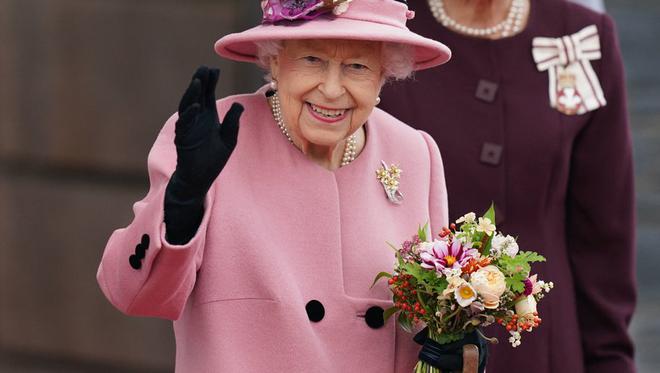 Royaume-Uni : la reine Elizabeth II a été hospitalisée pour des « examens préliminaires »