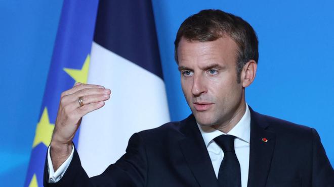 "Indemnité inflation" : Emmanuel Macron défend son refus de baisser les taxes sur le carburant