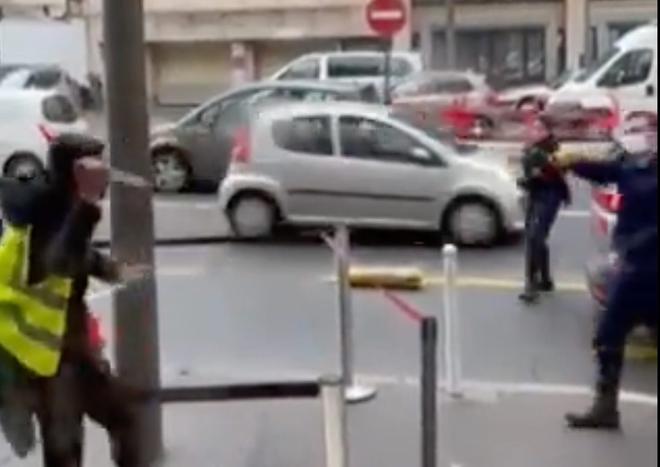 Montrouge (92) : un Bangladais armé menace les passants avec deux longs couteaux. Neutralisé par la Police