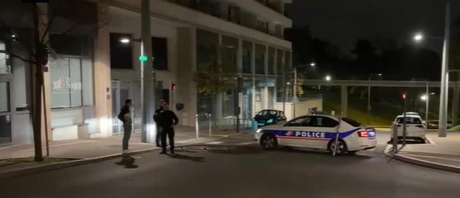 Lyon : Des policiers ont été visés par des tirs hier en début de soirée dans le quartier de la Duchère alors qu'ils intervenaient sur un point de deal - Pas de blessé mais le RAID a été appelé en renfort Vidéo