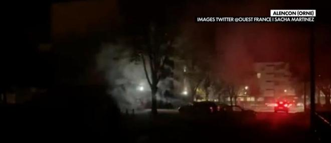 DERNIERE MINUTE - Alençon : Tirs de mortiers cette nuit contre des policiers et plus d'une dizaine de véhicules brûlés alors que les forces de l'ordre s'attaquent à un trafic de drogue - Vidéo