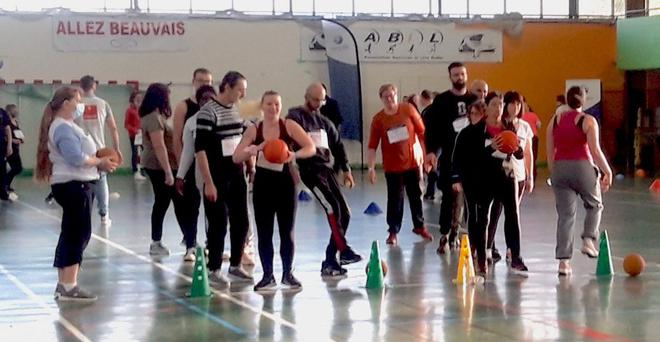 Beauvais : des entretiens d’embauche en short et basket avec “Du stade vers l’emploi”