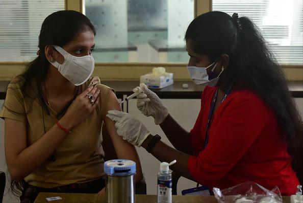 L’Inde distribue 1 milliard de doses de vaccins Covid-19, mais les secondes doses sont à la traîne