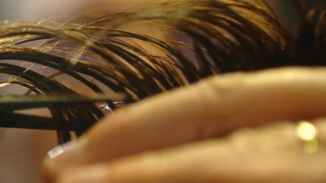 Avec vos cheveux, il dépollue les océans : l'astucieuse initiative d'un coiffeur français