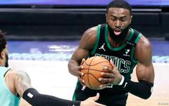 Jaylen Brown encore perturbé physiquement par le Covid-19