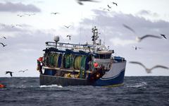 Licences de pêche: Emmanuel Macron et Boris Johnson s’engagent à une «désescalade» dans le conflit