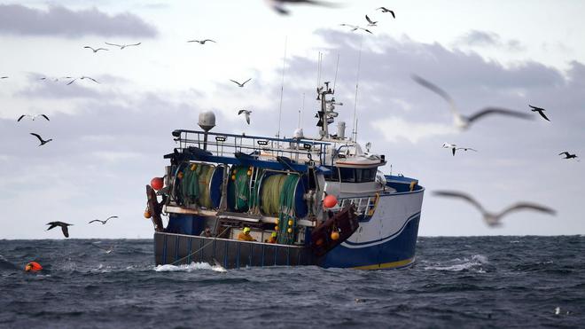 Licences de pêche: Emmanuel Macron et Boris Johnson s’engagent à une «désescalade» dans le conflit