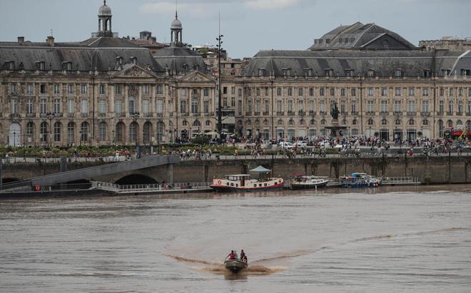 Bordeaux : un jeune homme repêché dans la Garonne