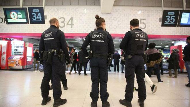 Paris : des agents de la sûreté ferroviaire tirent sur un homme armé d’un couteau gare Saint-Lazare