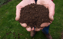 VALLABRIX Du broyat et du compost mis à disposition gratuitement à la déchetterie