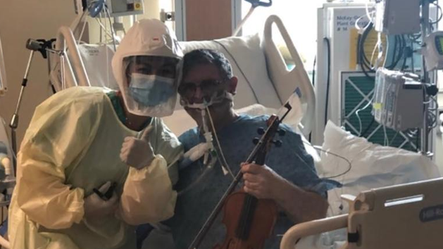 Pour remercier les soignants, un malade du Covid-19, intubé et sous respirateur, joue du violon