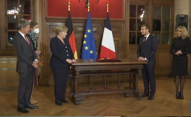 Macron et Merkel rejouent La Grande Vadrouille à Beaune