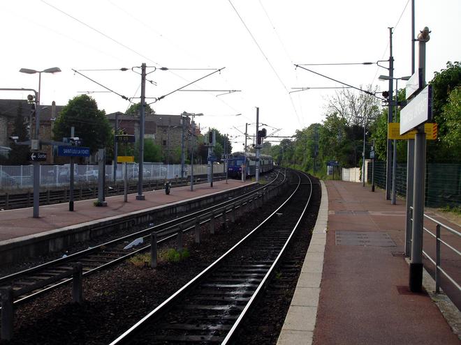 Un policier hors service suivi par 4 jeunes individus d’origine africaine depuis la Gare du Nord et lynché dans un train à Saint-Leu-la-Forêt (MàJ : Interpellés, ils avaient aussi agressé une femme)